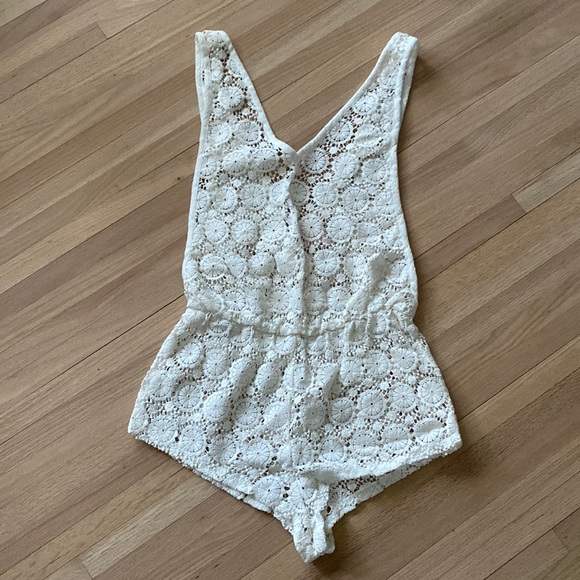 NWT Victoria’s Secret Crochet Romper Sz M - Picture 1 of 6